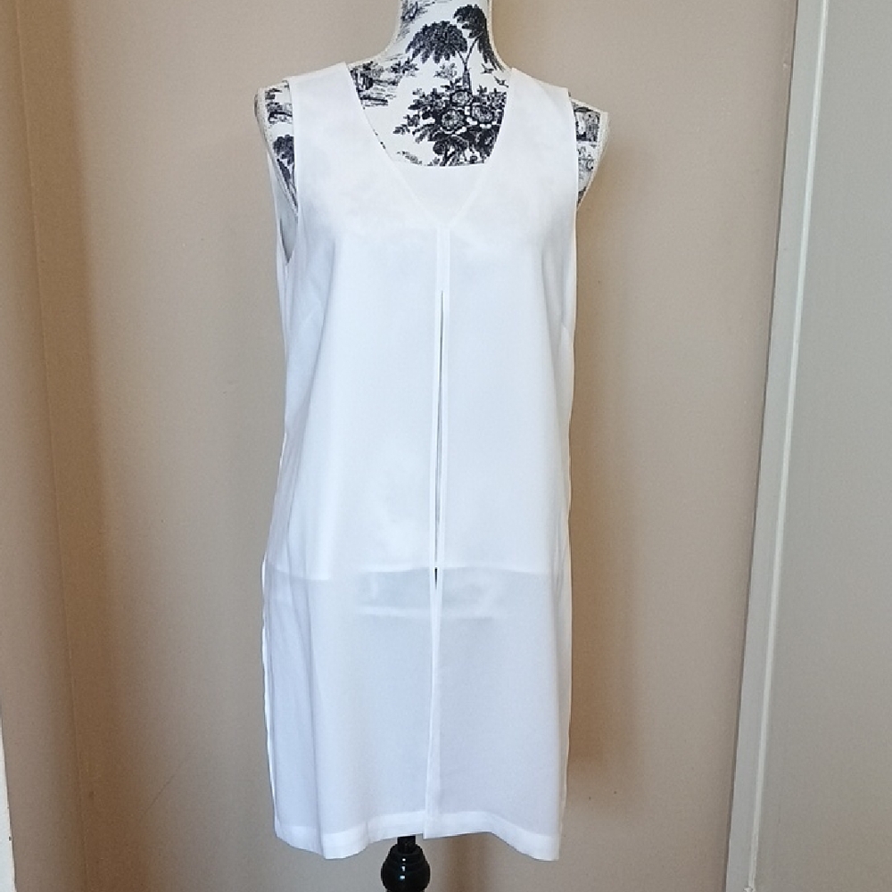 BCBGMaxAzria White Chemise with Floral Detail